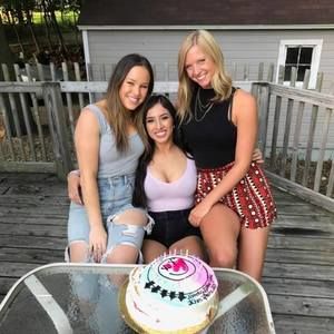 Meet your Posher, Alexis